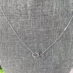 Mother & Daughter Necklace | Mother's Day Gift  | Interlocking Circles Necklace | FENNO FASHION | Megan Fenno 