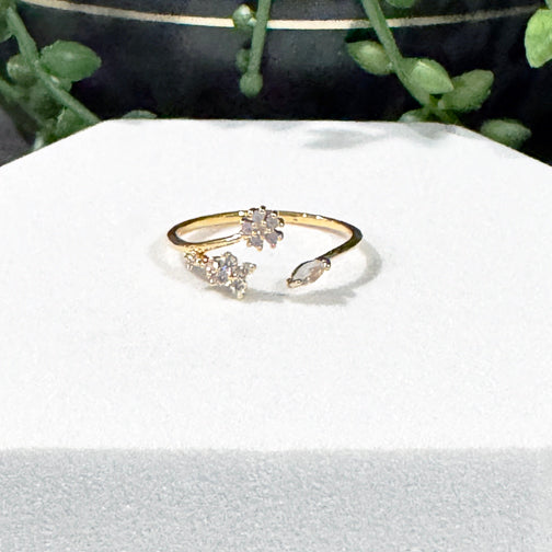 FLOWER RING | Crystal Floral Ring | Adjustable Dainty Rings | Gold Dainty Ring | FENNO FASHION