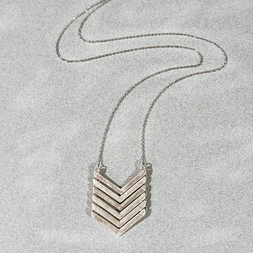 Silver Chevron Pendant Necklace | Geometric Necklaces | FENNO FASHION | Matte Metal Silver Necklace